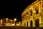 photo Les arènes de Nîmes de nuit