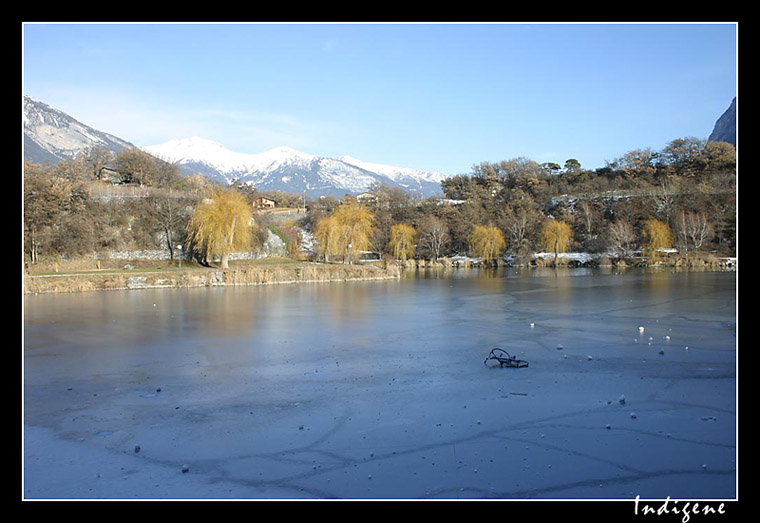 Le vélo sur le lac gelé