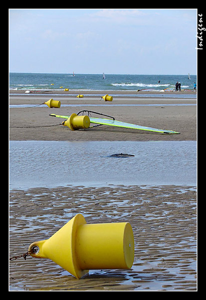 Flotteurs sur une plage du Nord