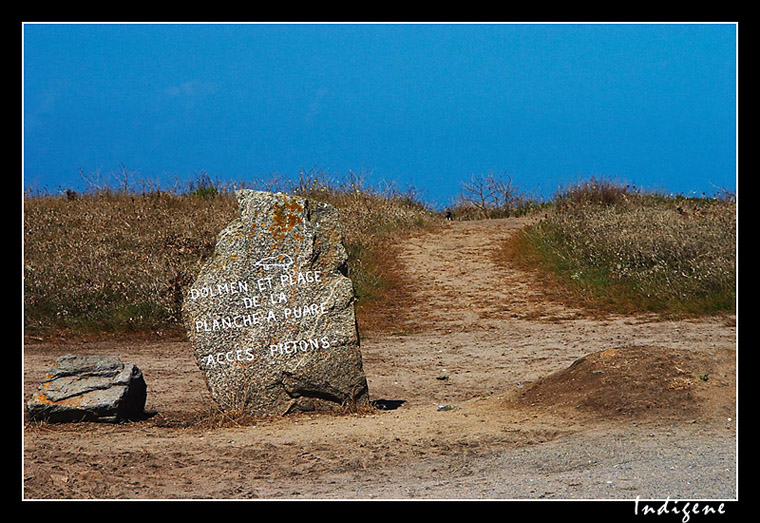 Dolmen et plage de la planche à puare