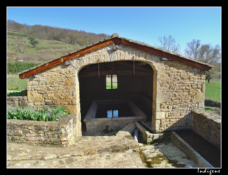 Vieux lavoir à Berzé